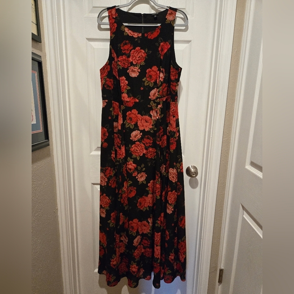 torrid Dresses & Skirts - Torrid Floral Black and Red Maxi Dress size 16